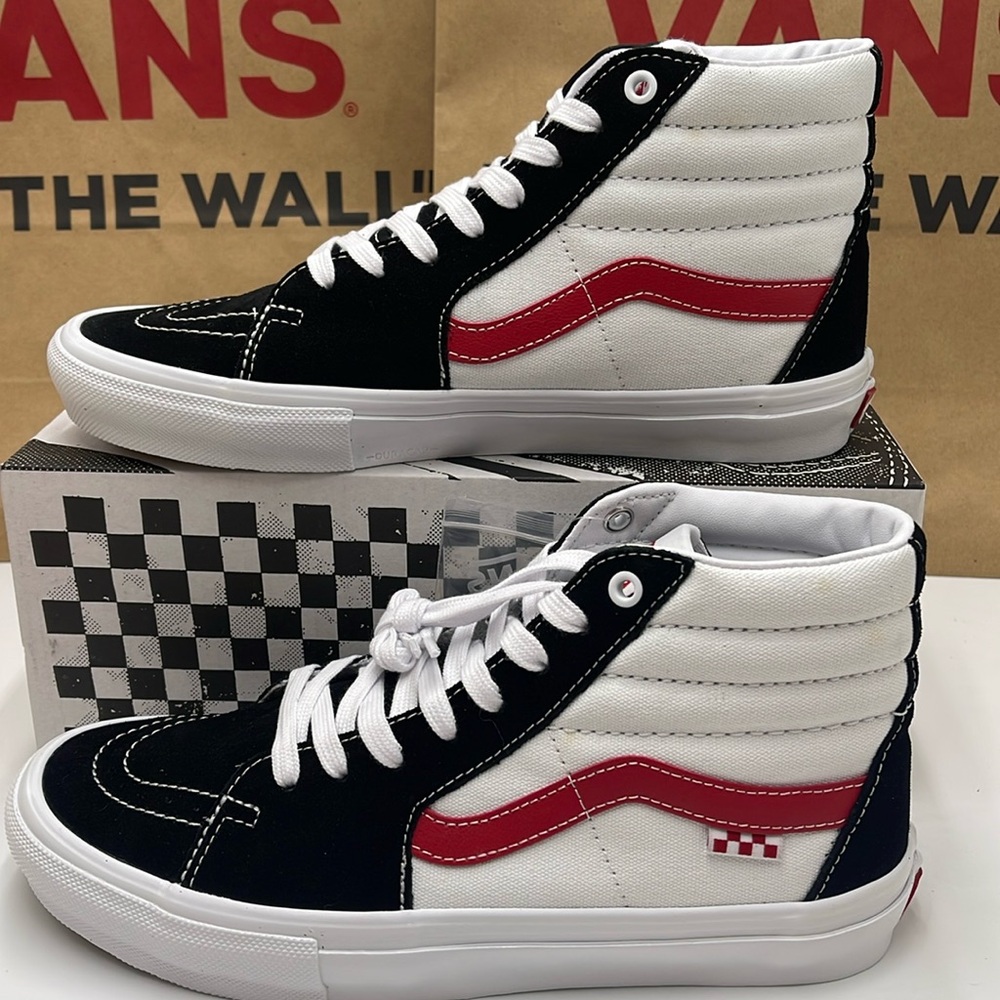 Vans Women’s Skate Sk8-Hi
Athletic Black/Red
VN0A5FCC458 Sneakers - Picture 1 of 16